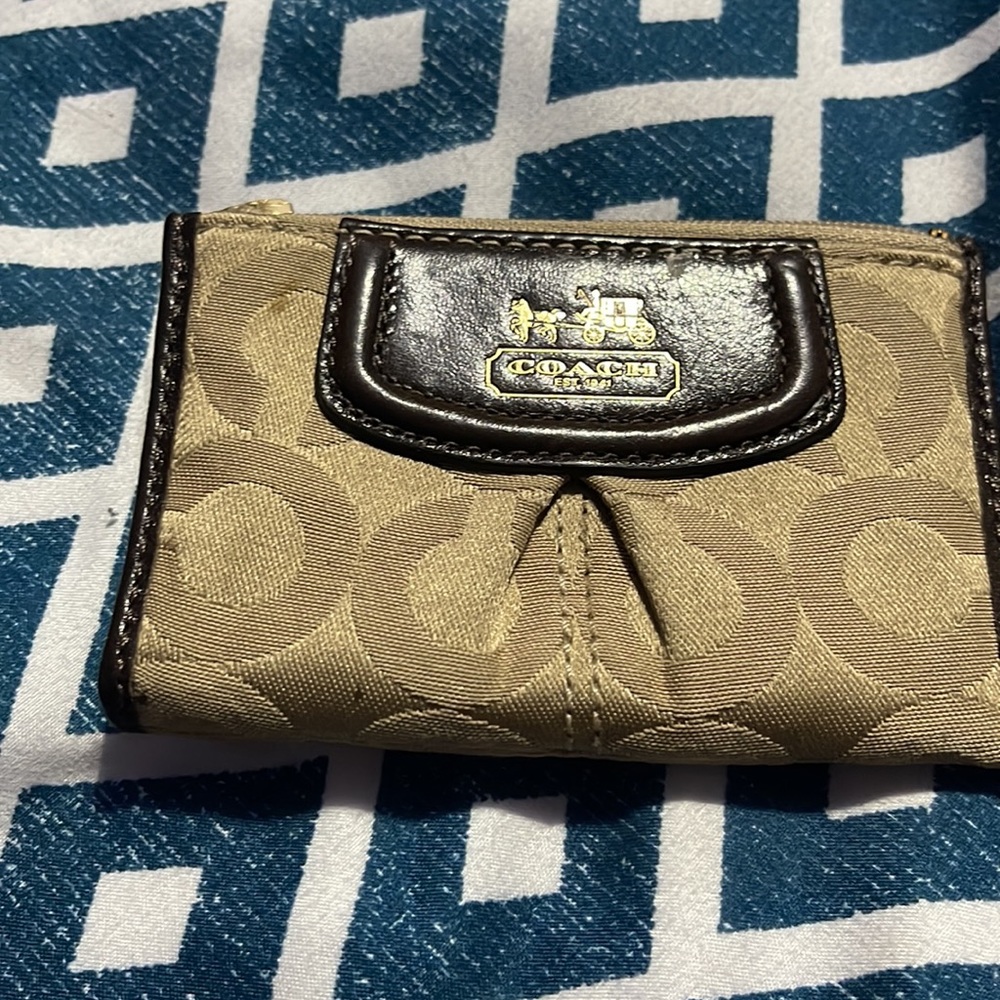 Monogram coach change purse/card holder used but still in good condition - Picture 2 of 4